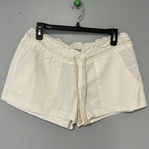 Never worn with tags very cute drawstring light cream linen shorts size large.